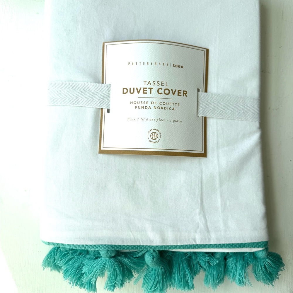 Pottery Barn Teen NWT White and Teal Tassel Twin Duvet Cover